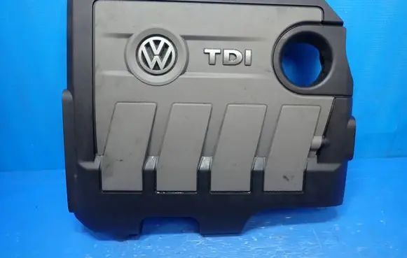Volkswagen Golf VI Engine cover (trim) 03L103925B 03L103925H 03L103925J