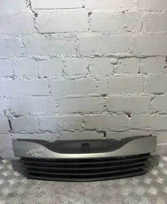 Renault Laguna II Front grill 82003901