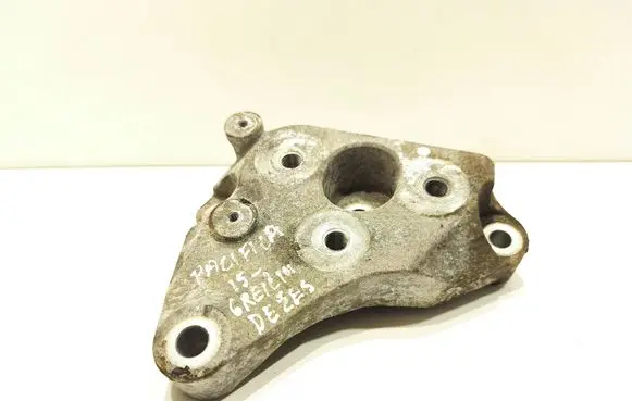 Chrysler Pacifica Gearbox mounting bracket 68224740AA