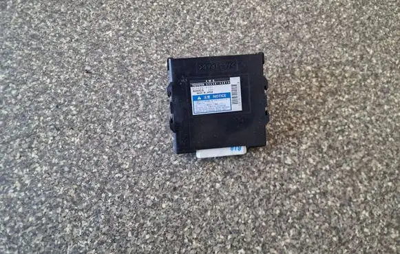 Toyota RAV 4 (XA30) Comfort/convenience module 8963042010