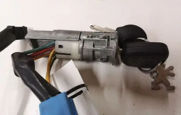 Peugeot 206 Ignition lock N0501539