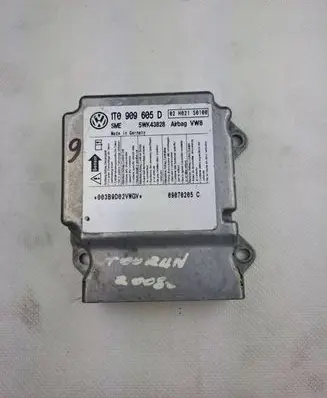 Volkswagen Touran I Airbag control unit/module 1T0909605D 5WK43828 09070205C