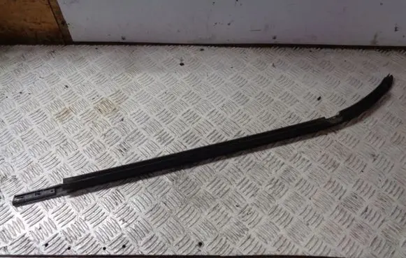 Opel Corsa E Rubber seal rear door window/glass 13431194
