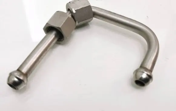 Fuel injector supply line/pipe