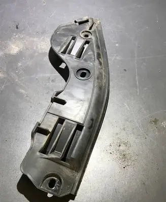 Rear bumper mounting bracket