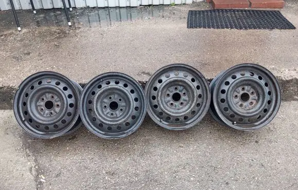 Toyota Avensis T250 R16 steel rim 