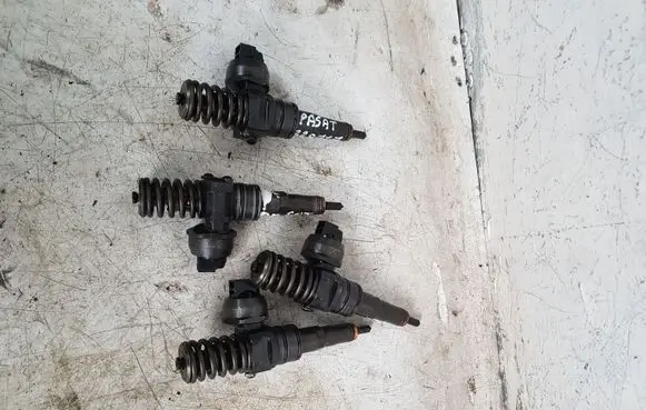Volkswagen PASSAT B6 Fuel injectors set 04147200312 038130073BQ