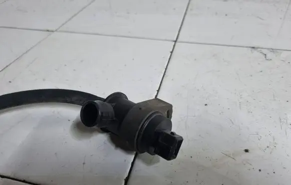 Volvo S80 Vacuum valve 8653909