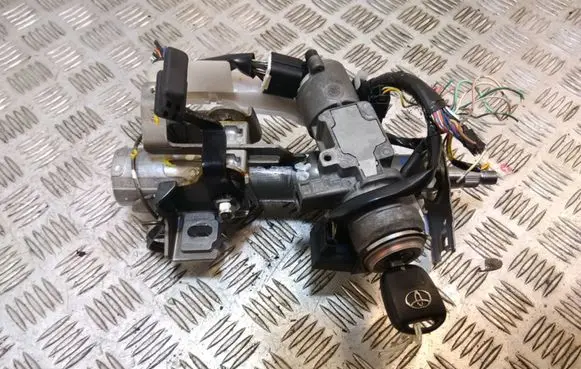 Toyota Avensis T250 Ignition lock 05015178