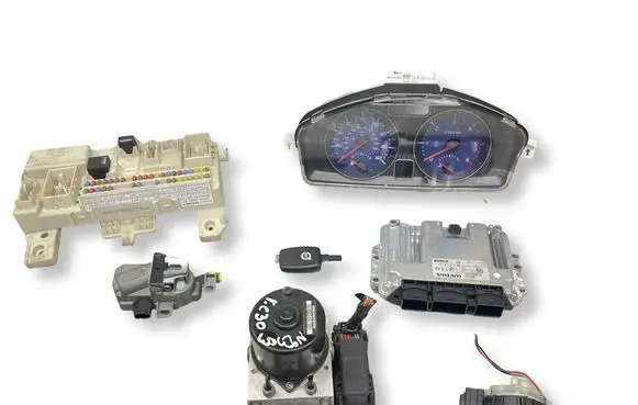 Volvo C30 Engine ECU kit and lock set 0281011775 4N5112A650BB 31211076