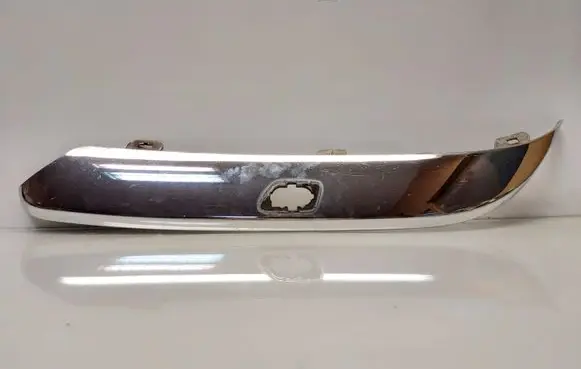 Chrysler 300 - 300C Front bumper splitter molding 04805939AA
