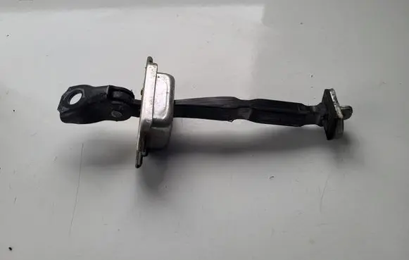 Nissan Qashqai Front door check strap stopper