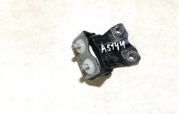 Subaru Outback Tailgate/trunk/boot hinge