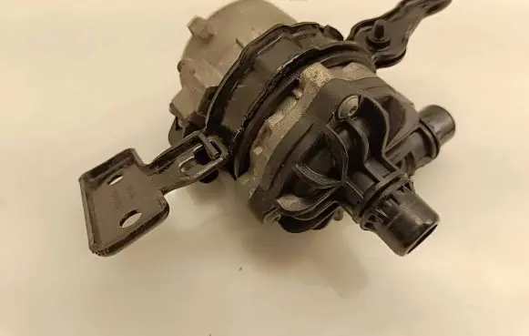 Chrysler Pacifica Water pump 68237836AA 987888