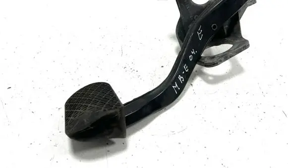 Mercedes-Benz E W211 Brake pedal A2112900119