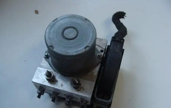 Mercedes-Benz A W169 ABS Pump A0064316312