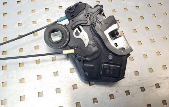 Suzuki Grand Vitara II Rear door lock