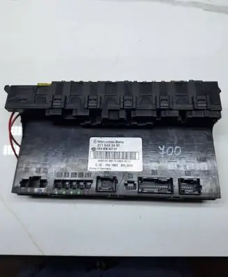 Mercedes-Benz E W211 Fuse module 2115453401 5DK00804721