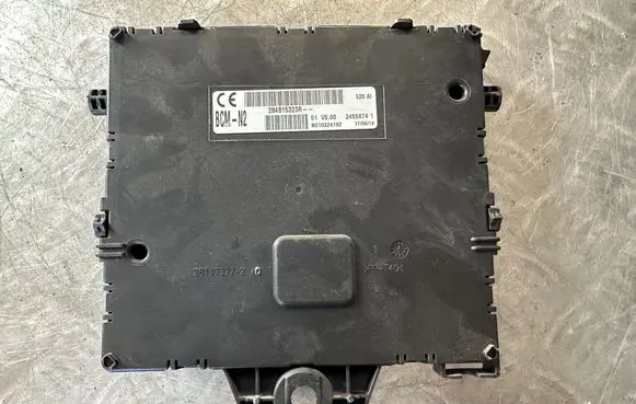 Renault Kangoo II Central body control module 28117328 284B15323R