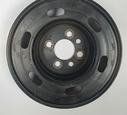 Volkswagen Golf IV Crankshaft pulley 06A105255F