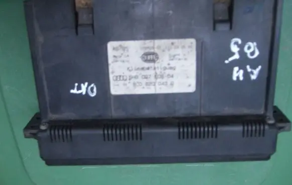 Audi A4 S4 B5 8D Climate control unit 8Z0820043D 5HB00760804