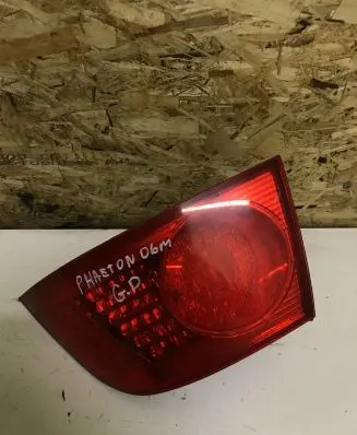 Volkswagen Phaeton Rear/tail lights 3D0945095D