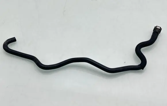 Volkswagen PASSAT B8 Engine coolant pipe/hose