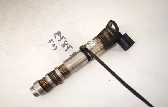 Cadillac CTS Camshaft vanos timing valve 12588943