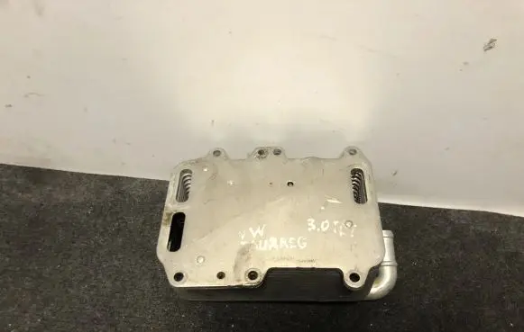 Volkswagen Touareg II Engine oil radiator 059117021R