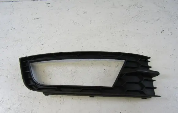 Skoda Octavia Mk3 (5E) Front fog light trim/grill 5E0807682