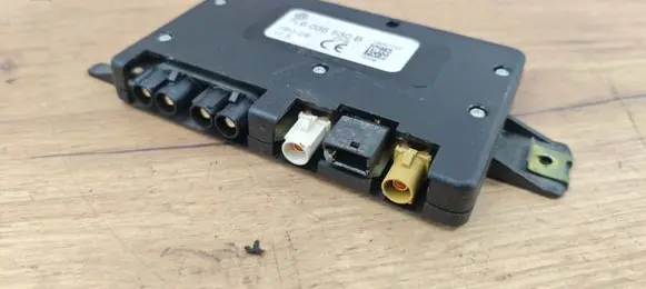Volkswagen Touareg I Aerial antenna amplifier 7L6035530B