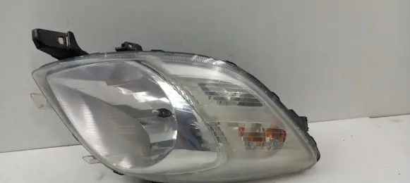 Toyota Yaris Headlight/headlamp