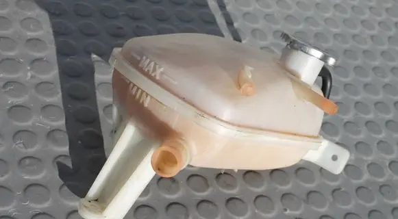 Hyundai i30 Coolant expansion tank/reservoir WYROWAWCZY-I30-III ZBIORNICZEK-PLYNU 25430-F3300