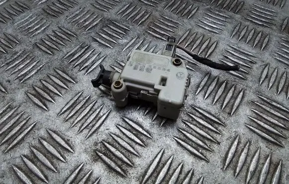 Volkswagen Touareg I Central locking motor 3B0959781C 3B5827061B