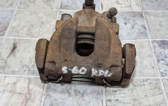 Volvo S60 Rear brake caliper 979