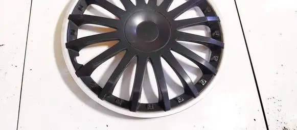 Toyota Corolla Verso AR10 R16 wheel hub/cap/trim 
