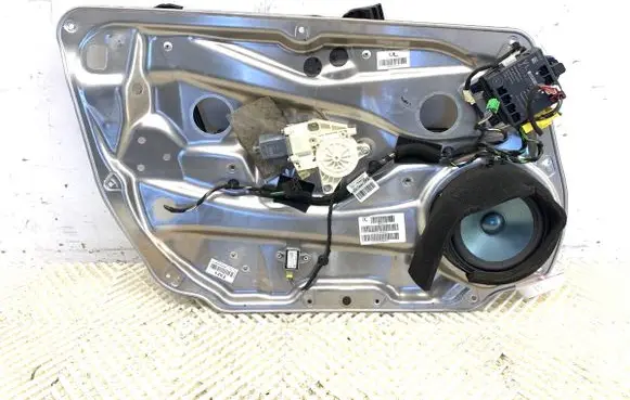 Mercedes-Benz C W204 Front door window regulator with motor 2048200142