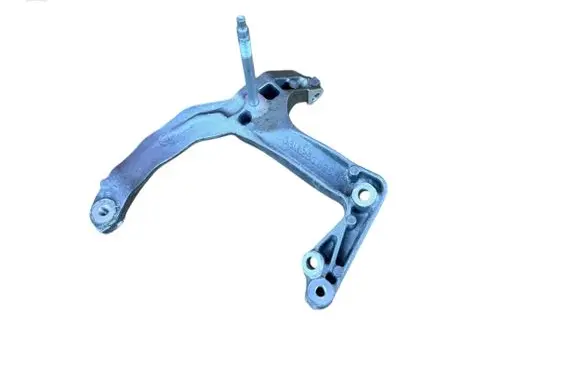 Porsche Cayenne (9Y0 9Y3) Engine mount bracket 06M260885R
