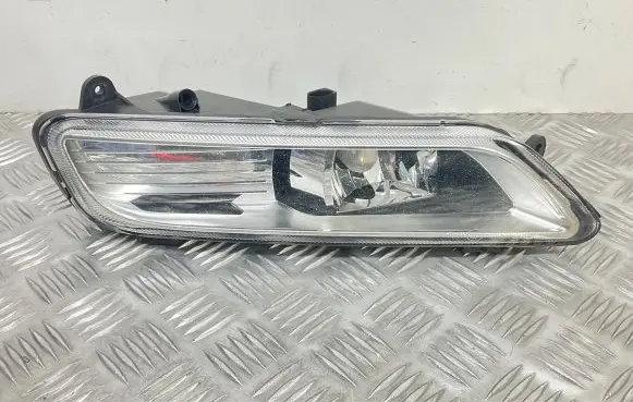 Volkswagen PASSAT B7 Front fog light 3AA941661E