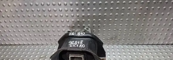 Engine mount bracket