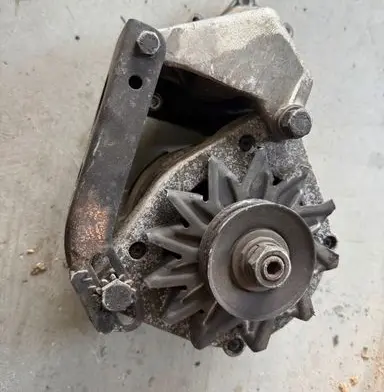 Mercedes-Benz S W126 Generator/alternator bracket 1171550735