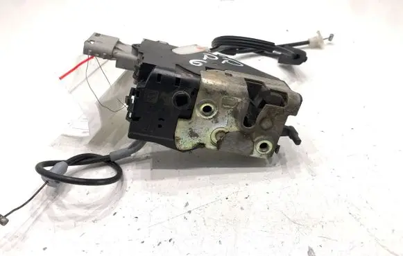 Citroen C4 I Front door lock 9647173480