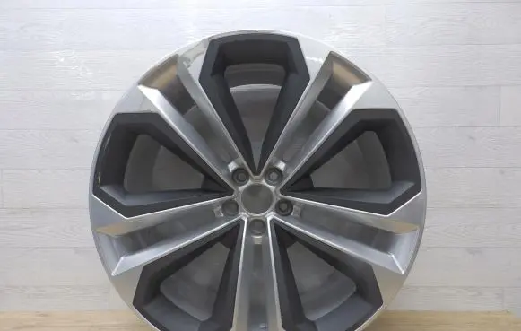 Audi Q7 4M R22 alloy rim 