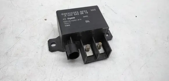 Mercedes-Benz E W211 Charging relay A0025423819