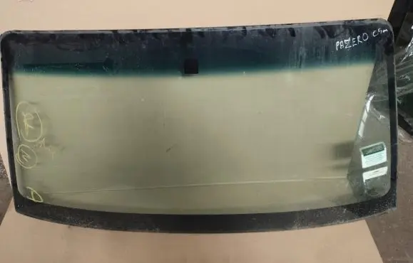 Mitsubishi Pajero Front windscreen/windshield window 