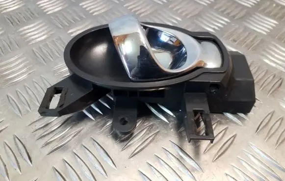 Nissan Juke I F15 Front door interior handle