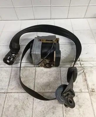Skoda Octavia Mk1 (1U) Front seatbelt 1U4857701C 00064785