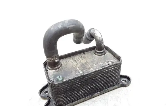 Volvo V70 Engine oil radiator 8677973