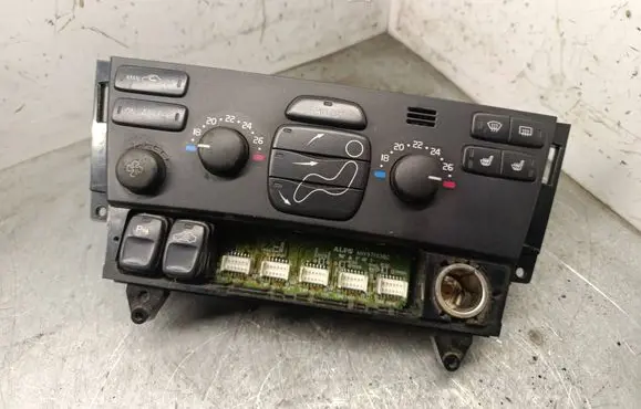 Volvo V70 Climate control unit 30746022