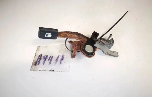 Suzuki Grand Vitara II Fuel tank opening switch 